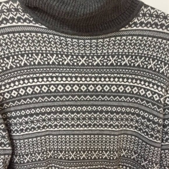 L.L. Bean Gray Patterned Turtleneck Sweater - Picture 5 of 16